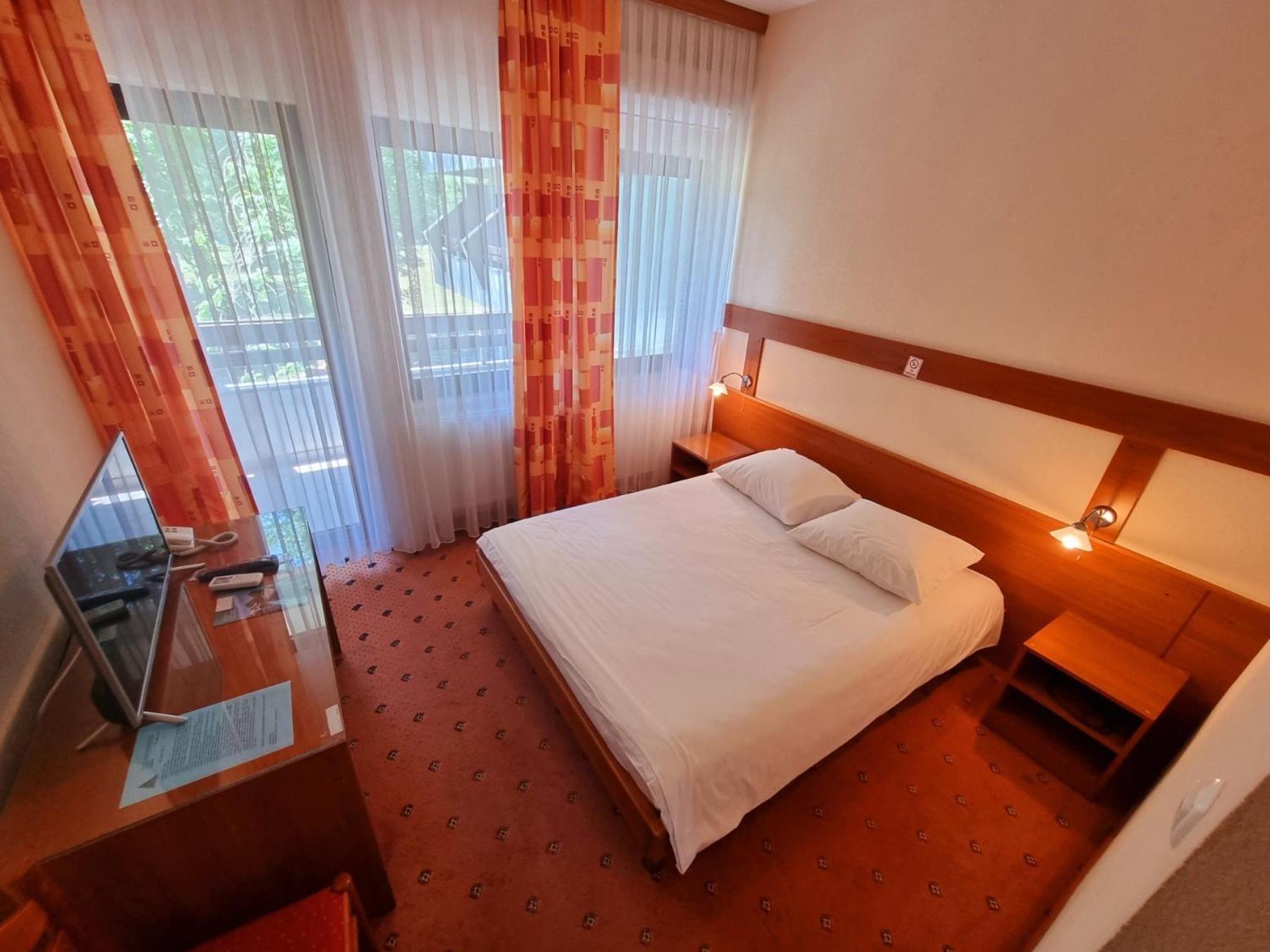Hotel Ada Бихач Экстерьер фото