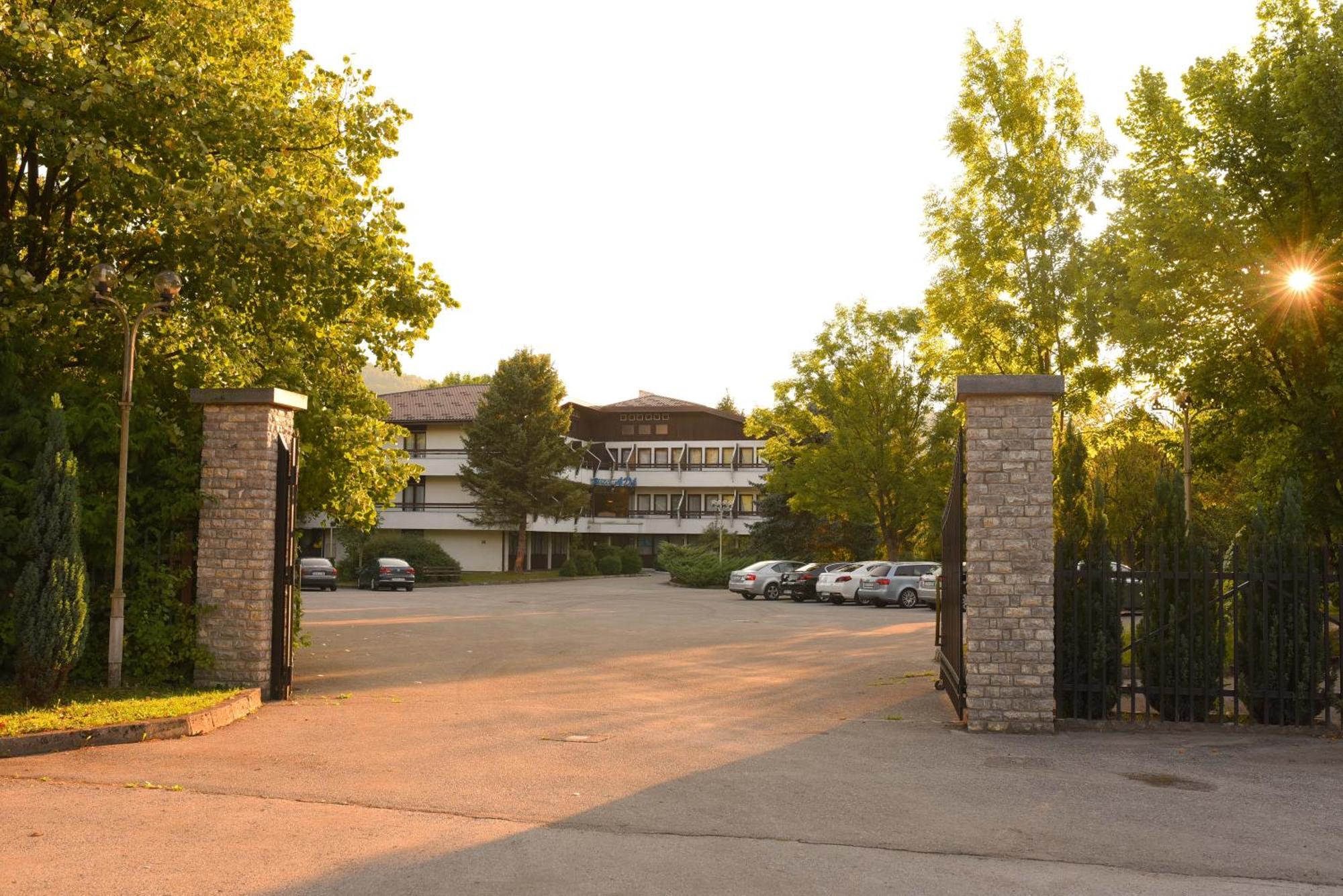 Hotel Ada Бихач Экстерьер фото